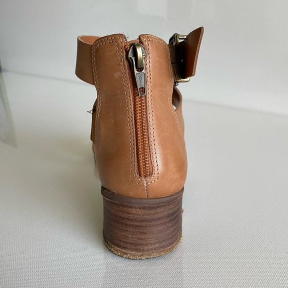 Steve Madden Raeleen Ankle Strap Criss Cross Block Heels in Cognac, size 6.5 - Picture 6 of 12